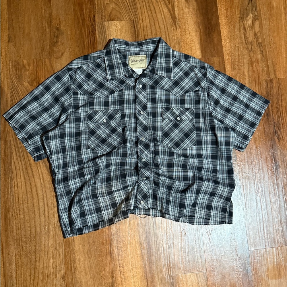 Wrangler Black & Gray Cropped Plaid Short-Sleeve Button-Down Shirt